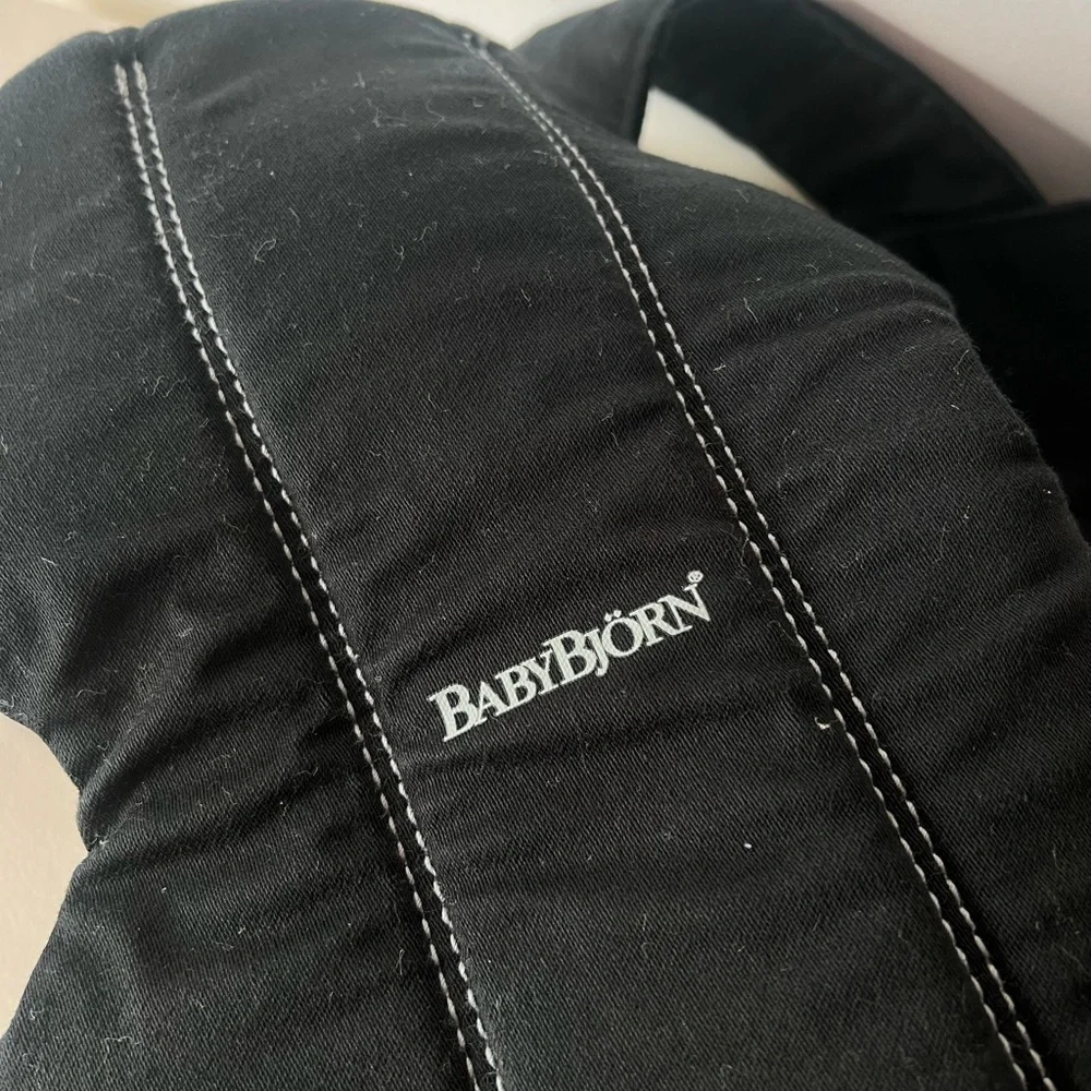BabyBjorn Mini in black